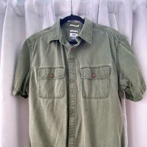 EUC - Men’s large Old Navy short sleeve button-up shirt